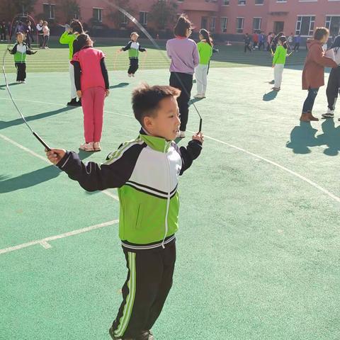 体育月活动《跳绳》