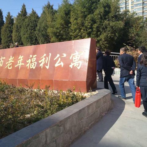 白银分行第三党支部联合工农路、广场党支部共同开展“不忘初心、牢记使命”主题党日志愿者活动