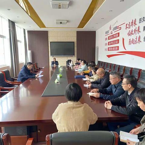 思政引领，培根铸魂——铅山二中召开思政教师座谈会