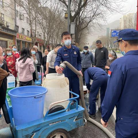 消防送水解民忧，暖心彰显鱼水情——银桥大道消防救援站给居民缓解用水困难