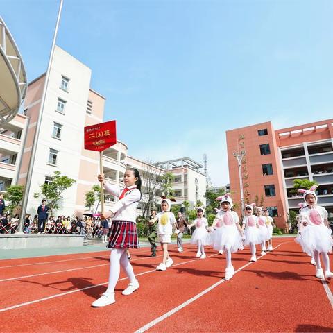 “童心向党   礼赞百年” ———————记二（3）班运动会之花絮