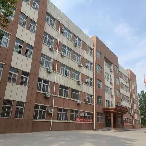 张寨镇中心小学中心校区师德师风演讲比赛