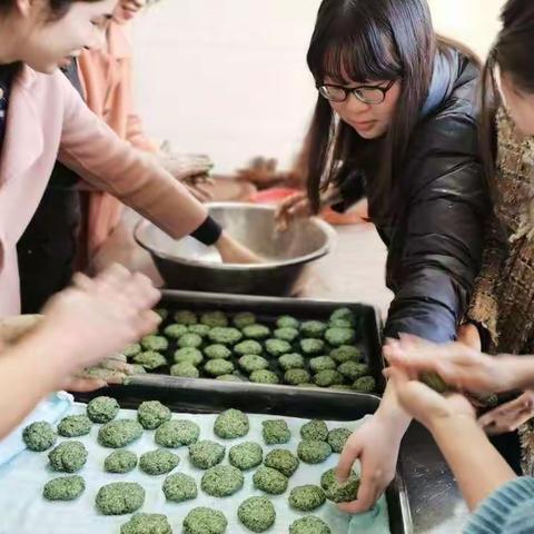 巧手做青团，浓情女神节