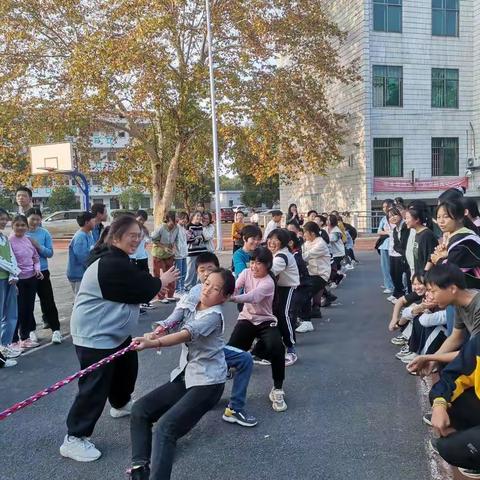 冬日暖阳暖人心，拔河比赛聚活力———记三樟树中学师生拔河比赛