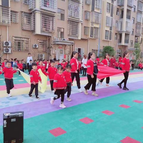 阳光温柔，红旗飘飘