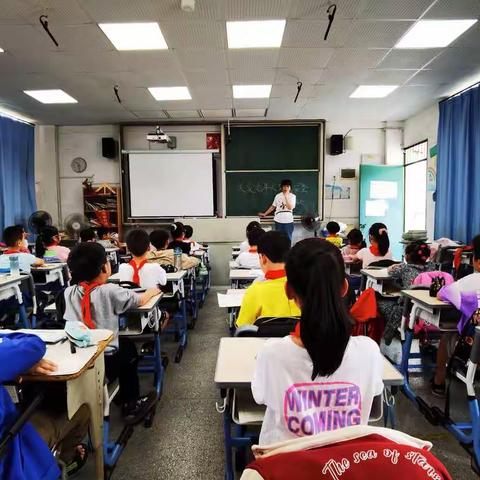 南门小学“关爱老年交通安全，从我做起！”