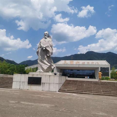 2022.8.21-8.23我们跟上海退休俱乐部到羊岩山茶庄避暑游。（一）