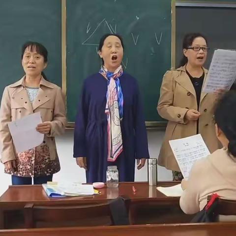 同学们在展演李老师教的《乡愁》