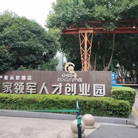 今天群主邀请群友们参观在南京举办古埃及木乃伊文物特展，群友们积极支持与参与。切身了解人类文明史！