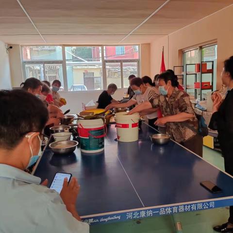 联纺西街道永新里社区开展“情满志愿 粽香端午”主题服务活动