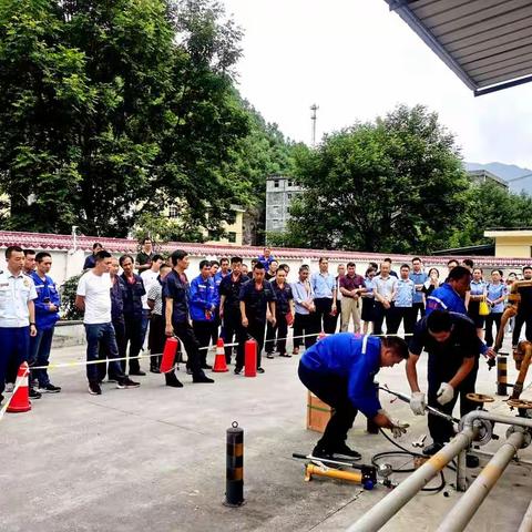 白河县多部门联合开展燃气行业应急演练及安全知识培训