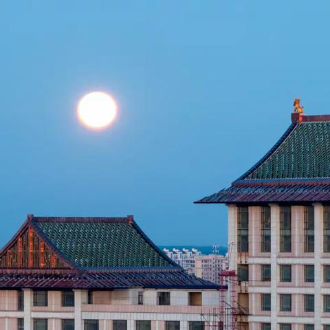 2022年7月14日清晨实拍超级月亮