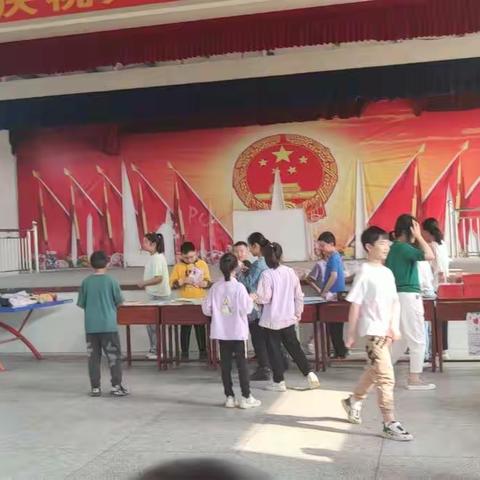心手相连，爱心义卖——记团螺小学爱心义卖活动