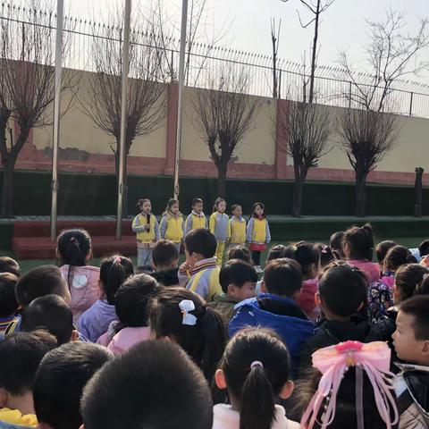 “童升国旗，童步起航”——三殿中心幼儿园大一班升旗活动