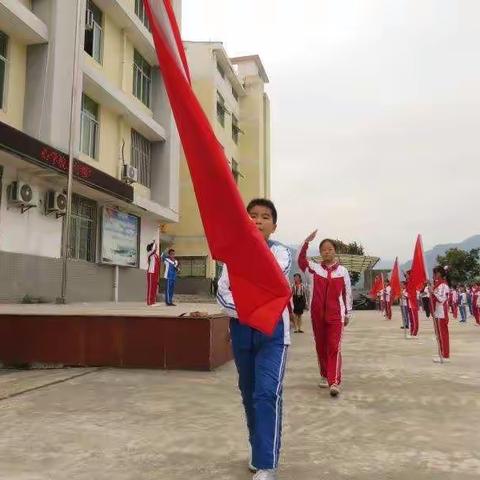 "红领巾向党，争做新时代的好少年"二年级补入队仪式