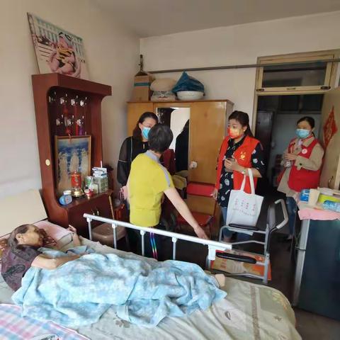 杆石桥街道为辖区老人申请办理居家养老评估服务