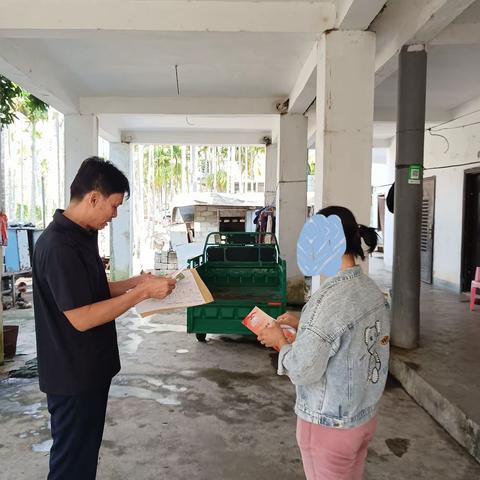 六盘村走访帮教人员，向其传达博鳌论坛及两会的维稳要求