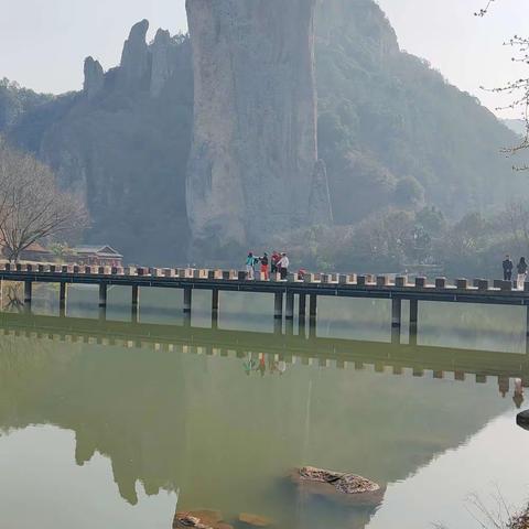 十里画廊，峰岩奇绝，山水神秀，人文荟萃。