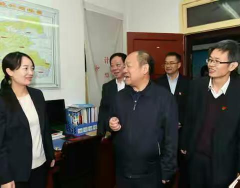 国家统计局局长、党组书记宁吉喆到临潼区统计局看望慰问统计工作人员