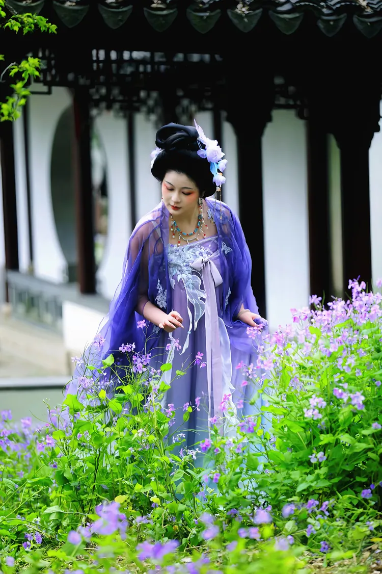 花神她是春的使者，用花香唤醒沉睡的生机。（姑苏花神节记忆）