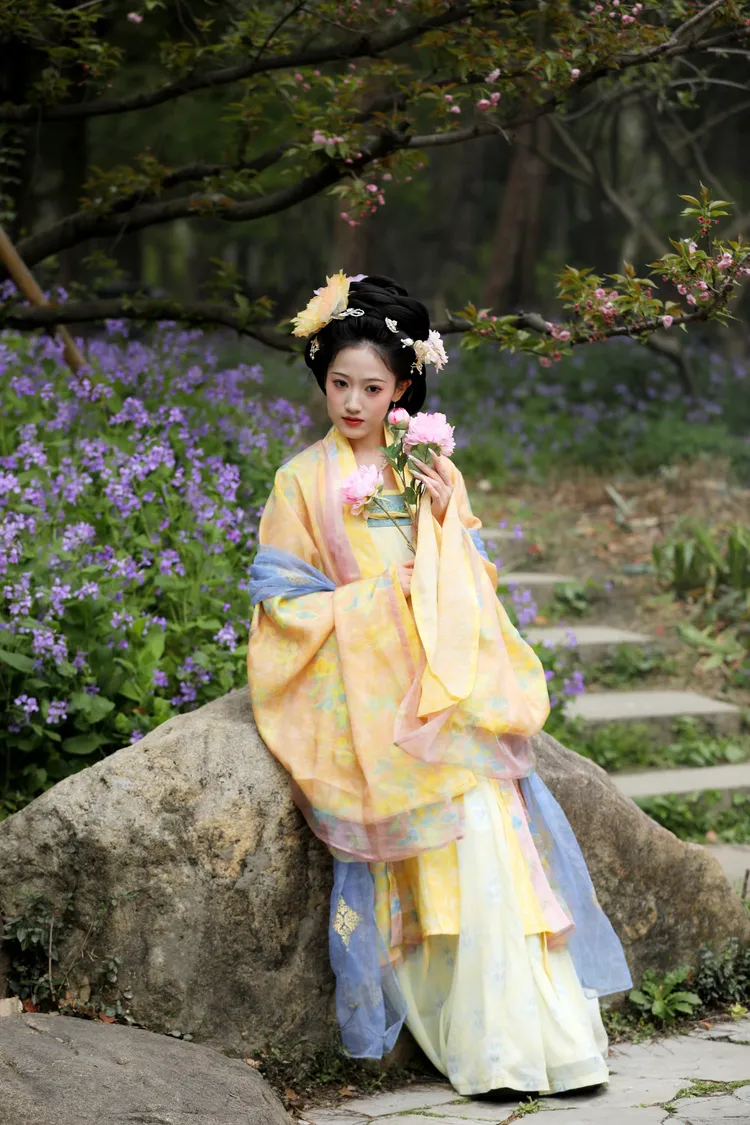 花神她是春的使者，用花香唤醒沉睡的生机。（姑苏花神节记忆）