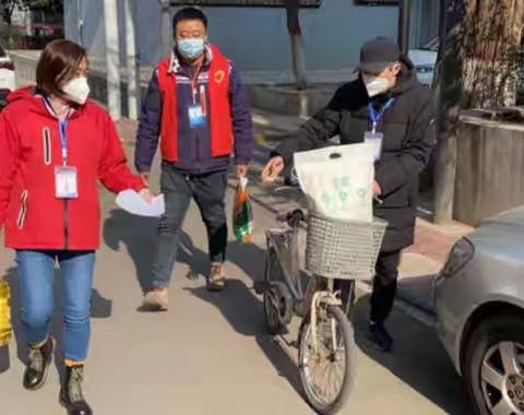 新城区长乐中路街道昆仑社区开展“小敲门”入户走访慰问活动