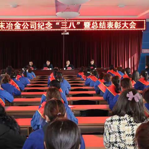 建功新时代    巾帼称英豪