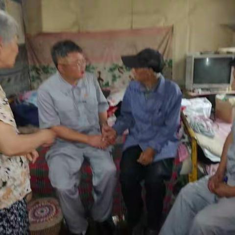 走访慰问老党员    党建百年送关怀（副本）