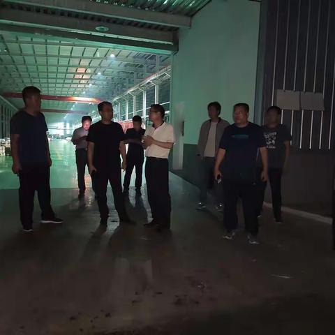 9月25日晚，区领导王玉刚夜查企业落实大气污染防治管控情况