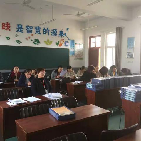 芦岗乡王辛庄小学开展“学习李芳老师事迹”专题会议