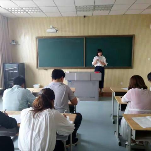 学校举行期末复习经验交流会