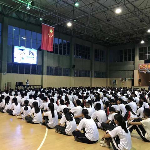 多彩青春，拥抱阳光灿烂的自我