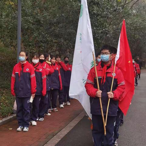 立志立德，快乐成长，缅怀先烈，做美德少年！——芜湖荟萃中学706中队少先队员