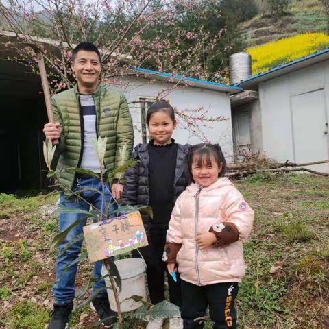 永安小学植树节、“三八妇女节”活动中的孩子们