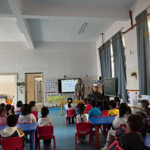 “防震常演习，安全在我心”——勐卡镇幼儿园大二班防震演习活动