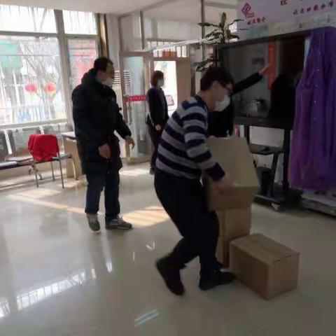 林韵人大代表慰问社区“防疫一线”显真情