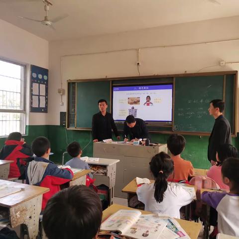 以巡课促成长——接渡镇长坂小学教学巡课记录