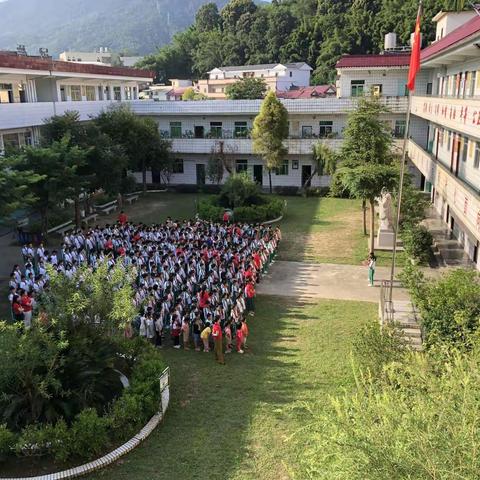 和风细雨育桃李，金秋硕果慰园丁——登畲学校(登畲小学)感恩教育系列活动