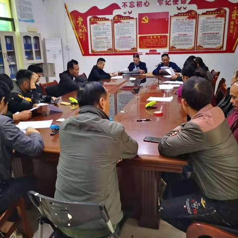 镇人大主席黄海龙到爱群村委会调研村组换届工作