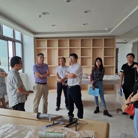 美兰区人大副主任林志刚深入灵山镇调研人大代表联络站建设情况