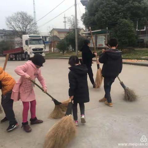 三(2)班各卫生小分队为最美家园助力