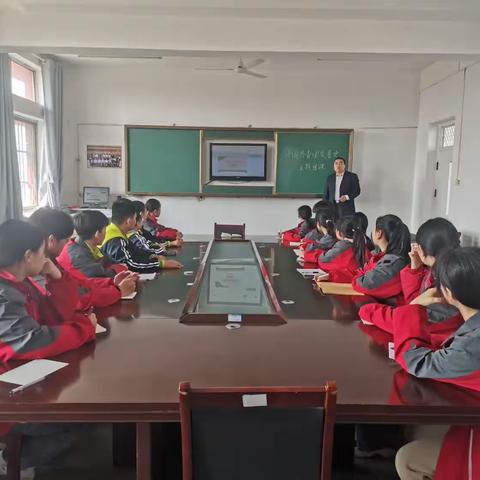 柴里矿区学校团委开展“学习中国共青团发展史”主题团课活动