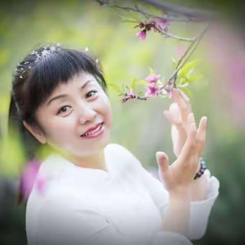 🌸桃花开的季节，心也随之盛开。我没有也不渴求三生三世十里桃花，只满足于今生今世满眼的桃花盛开！