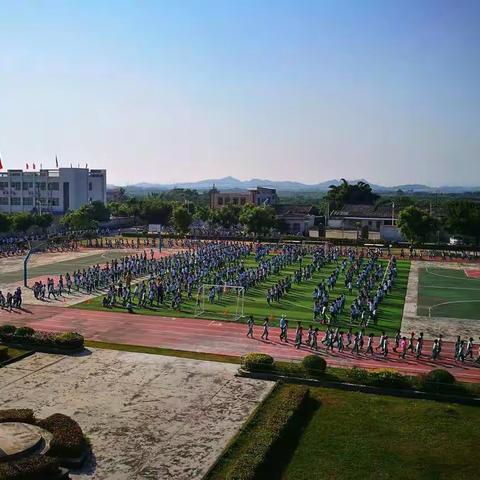 专家讲座促反思  同课异构助成长