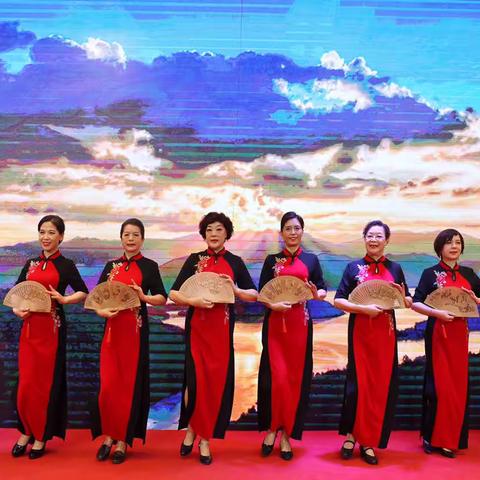 绽放在丰和园里的女神一模特队