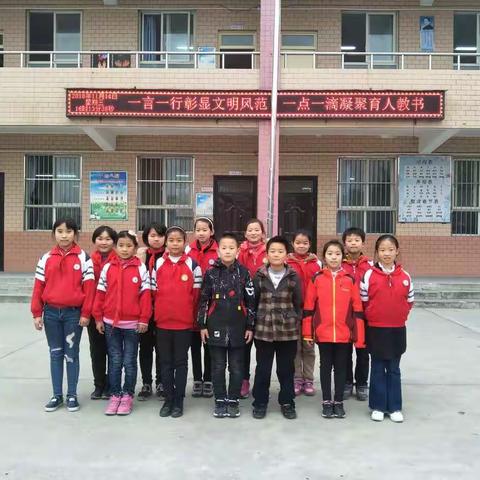 【志愿服务】清扫落叶，美丽校园——孟塬镇中心小学校内志愿服务活动