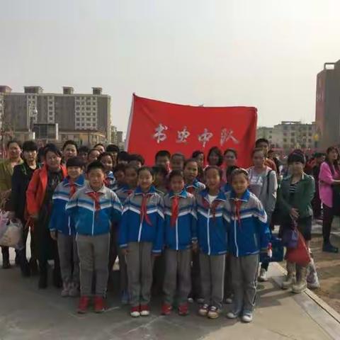 学雷锋系列活动         爱在我们身边                  一完小四一班