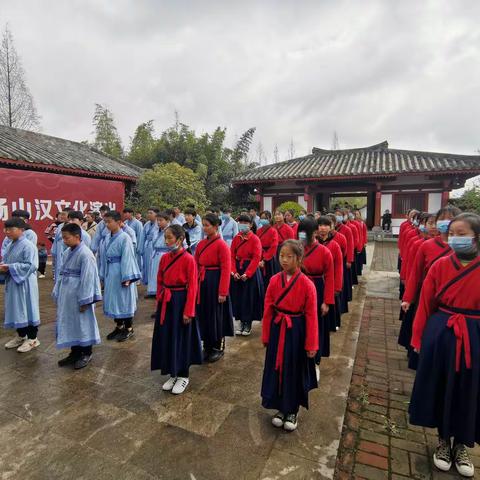 雨亭中学优秀学生走进芒砀山景区体验汉文化
