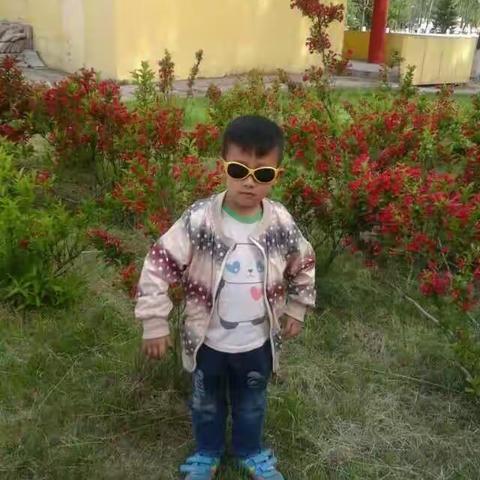 可爱的儿子，愿你在今后的学习和生活中，永远幸福，快乐！