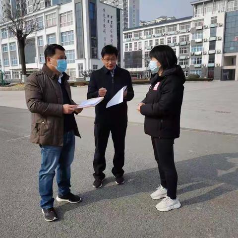 县教体局对城关中学开学前准备工作进行检查指导